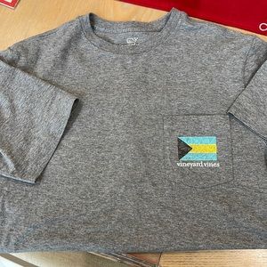 Vineyard vines Bahamas flag short sleeve tee xs like new!